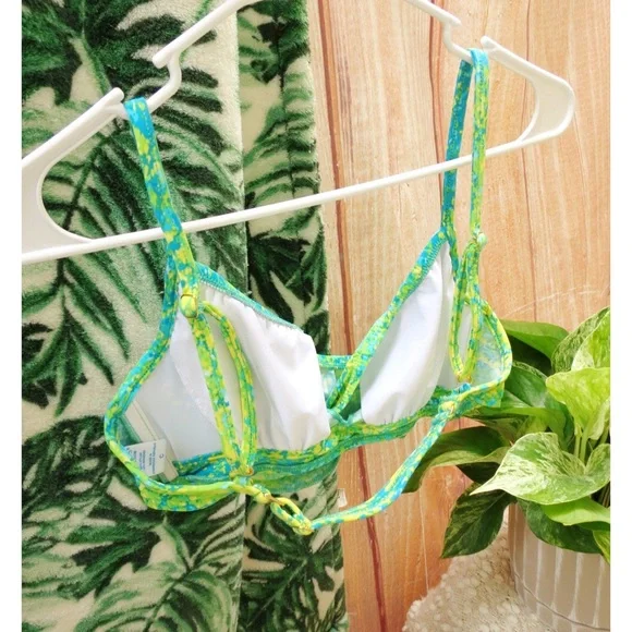 Venus paint splatter twist bikini top 🦋 - Picture 3 of 5